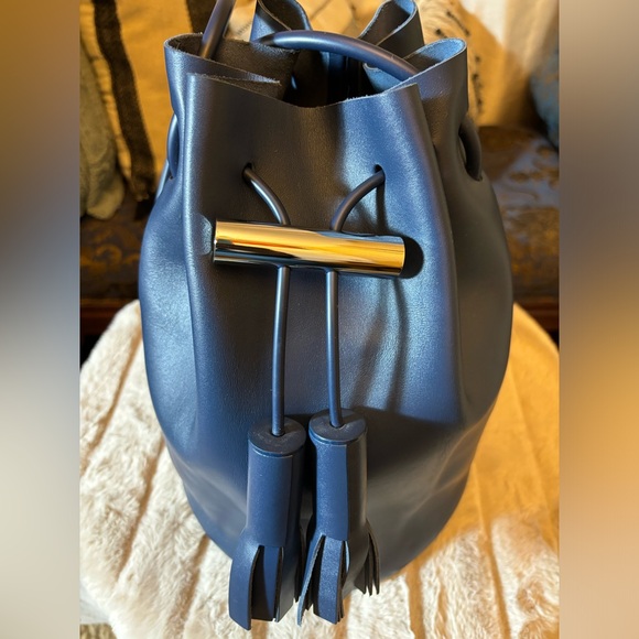 NWOT Building Block - Bucket Bag - Pristine Condition! - Picture 7 of 12